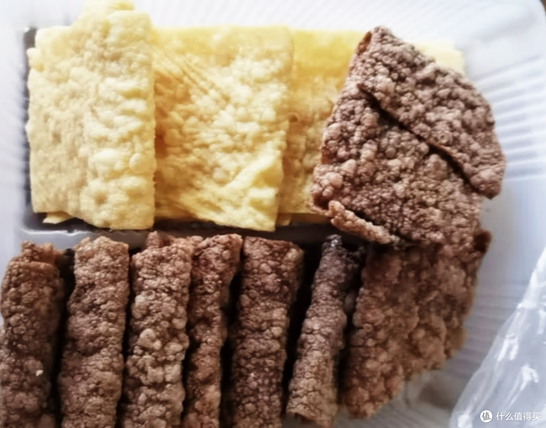 都是地道的食材,我们吃椰子鸡火锅,一定要先来一碗爽口绝美鲜甜的汤底喔。