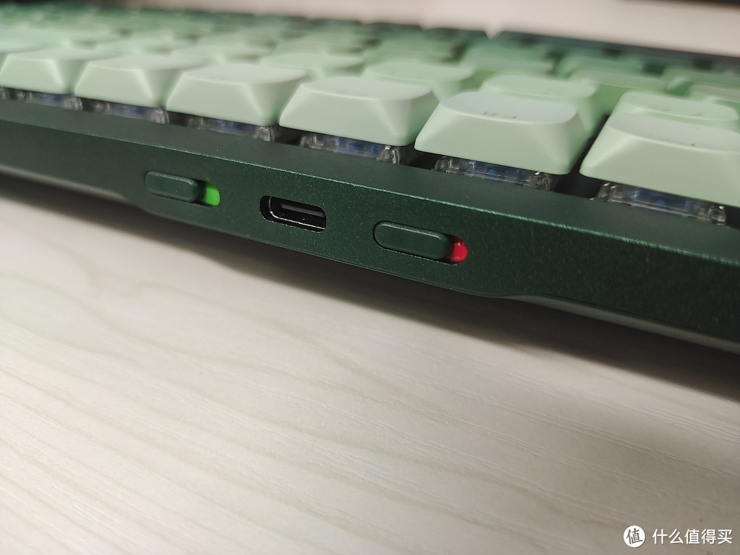 新贵SK01机械键盘评测：出色外观与高性能的完美融合
