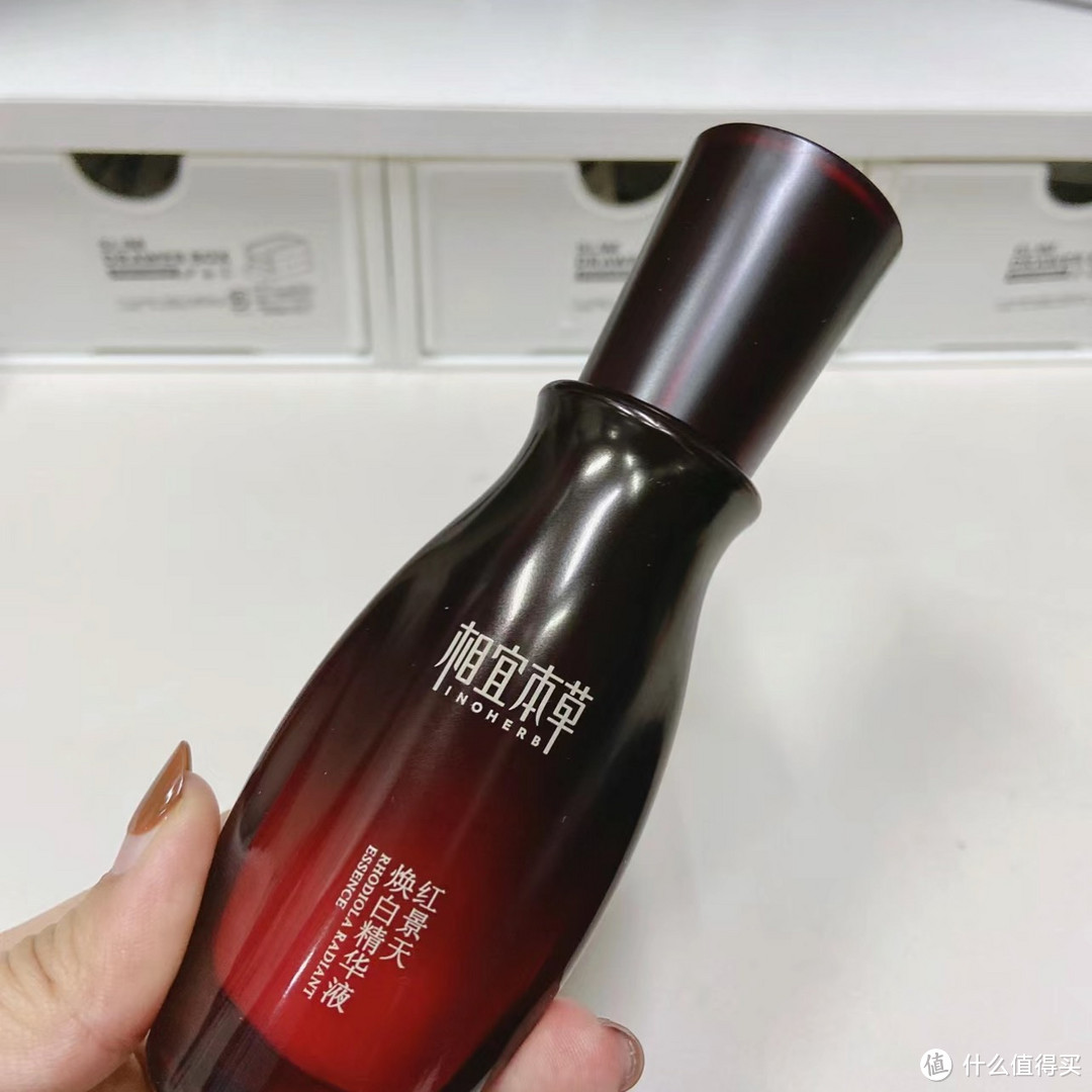 国货精华液中,有哪些能够改善皮肤氧化、糖化造成的皮肤暗黄?