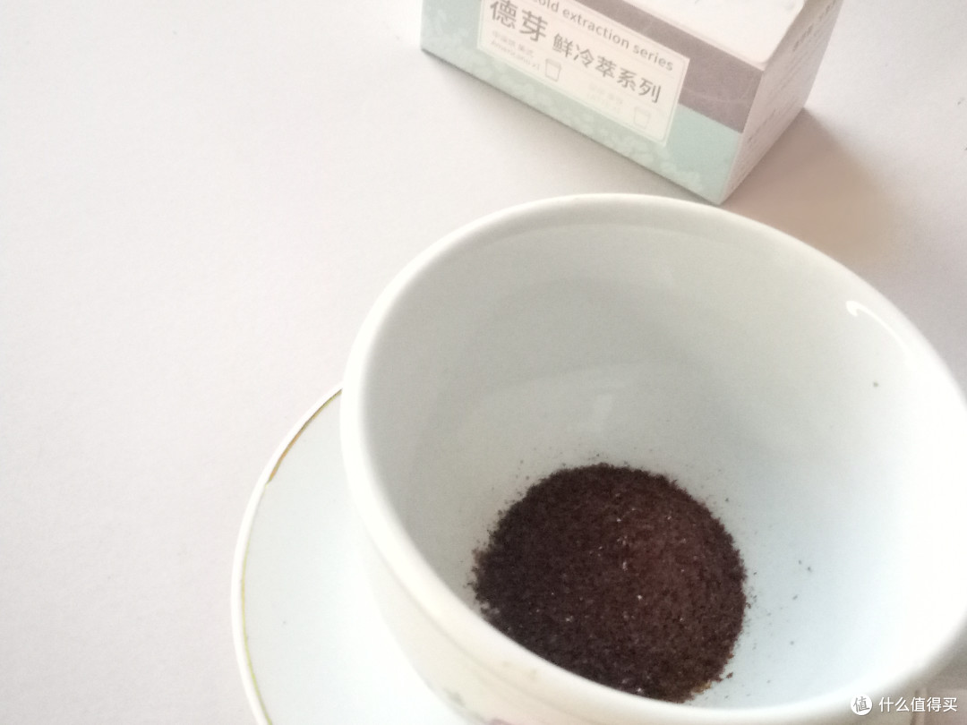 深褐色粉末