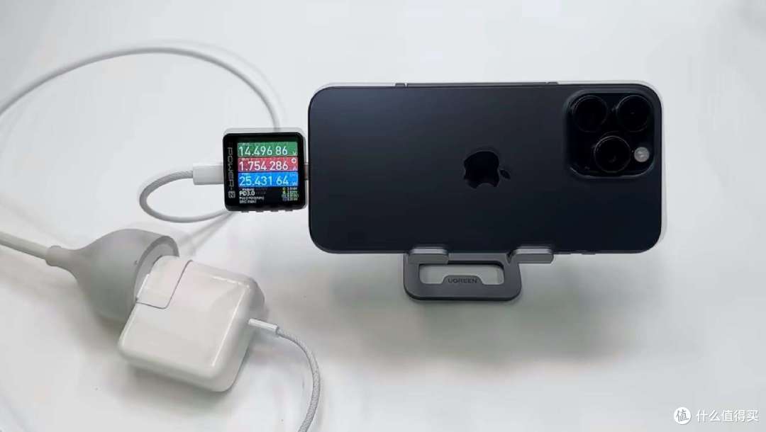 如何用笔记本电脑充电器给 iPhone15 Pro Max充电