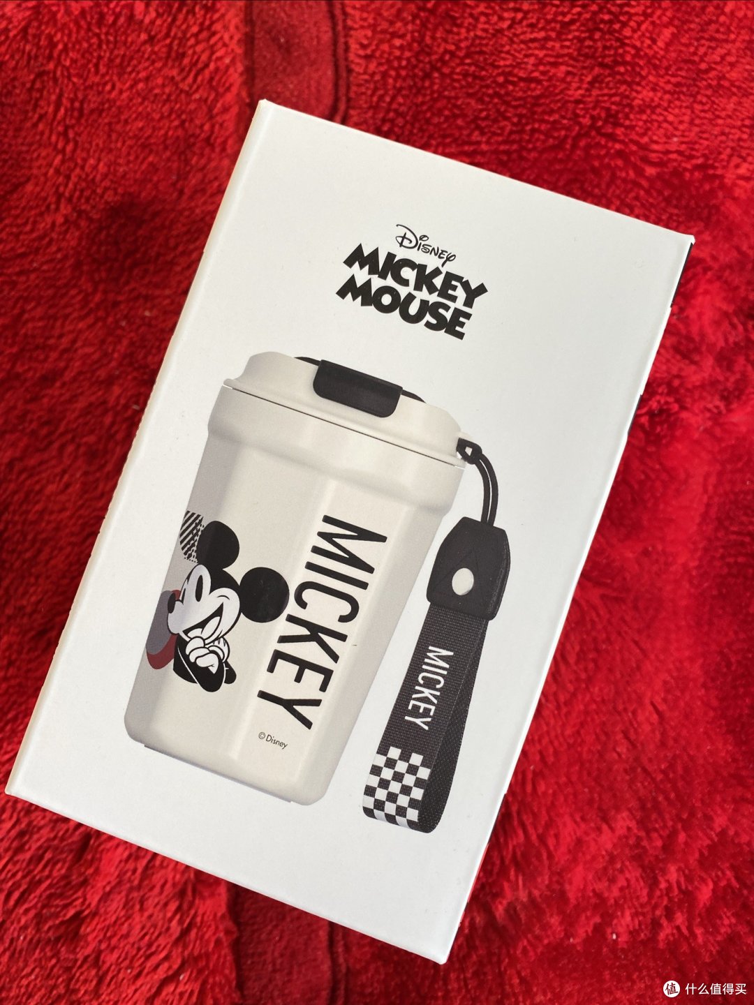 早上喝咖啡,晚上喝奶茶,迪士尼时尚联名,随时随地享受美味!