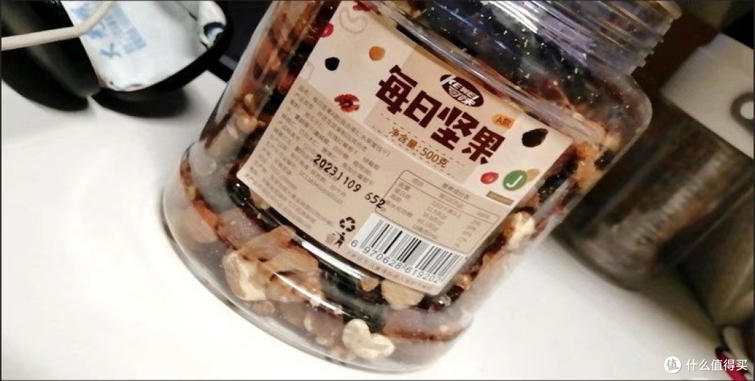 精选混合坚果,口感酥脆,多吃不胖,快来品尝吧!