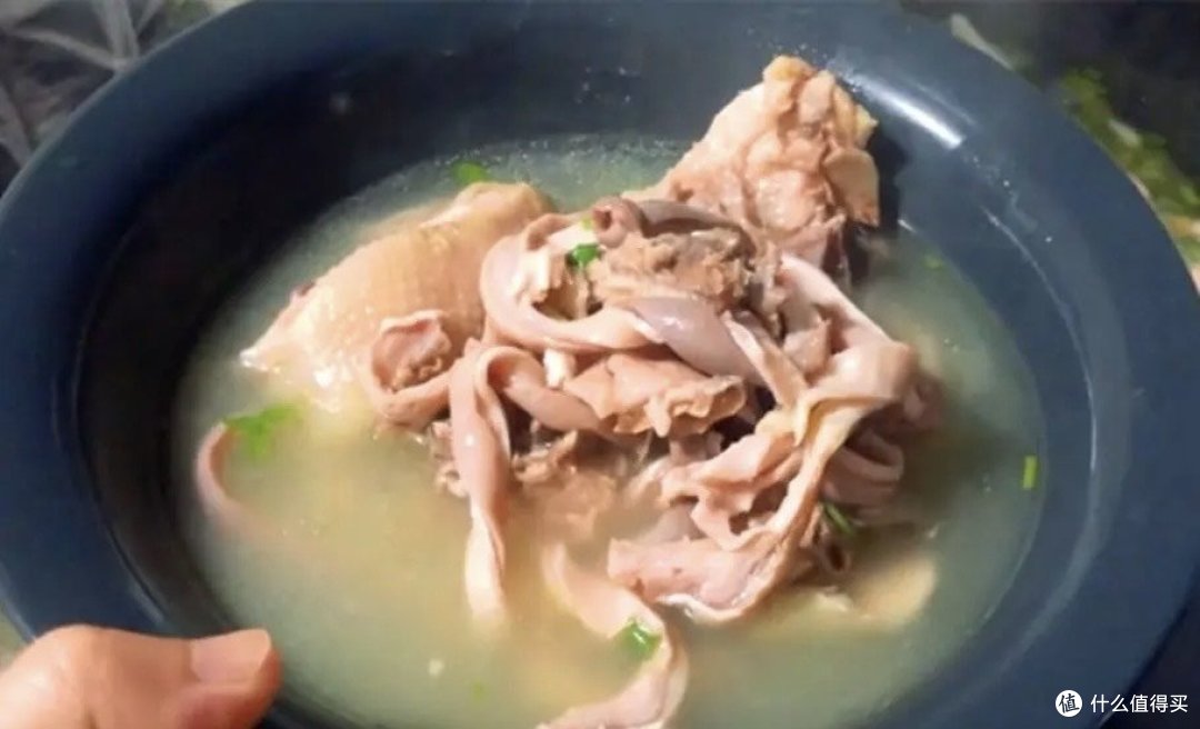 冬天滋补猪肚鸡非常不错
