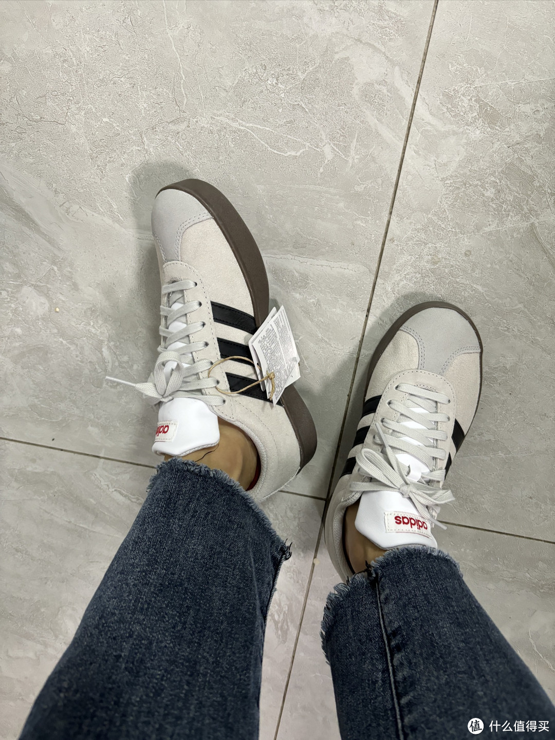 轻盈舒适,时尚动感——adidas阿迪达斯官方T头鞋带你开启新篇章