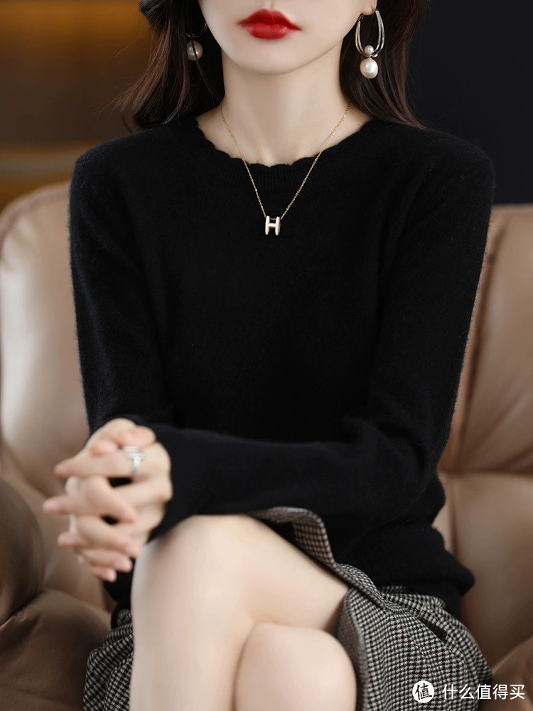 软糯休闲花边圆领打底衫女新款洋气2022年秋冬毛衣长袖针织衫宽松:呈现优雅与舒适的完美结合