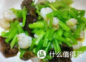 青菜香菇炒虾仁，尝起来味道真不错