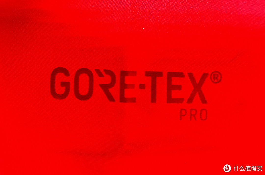 袖标上Gore-tex特写