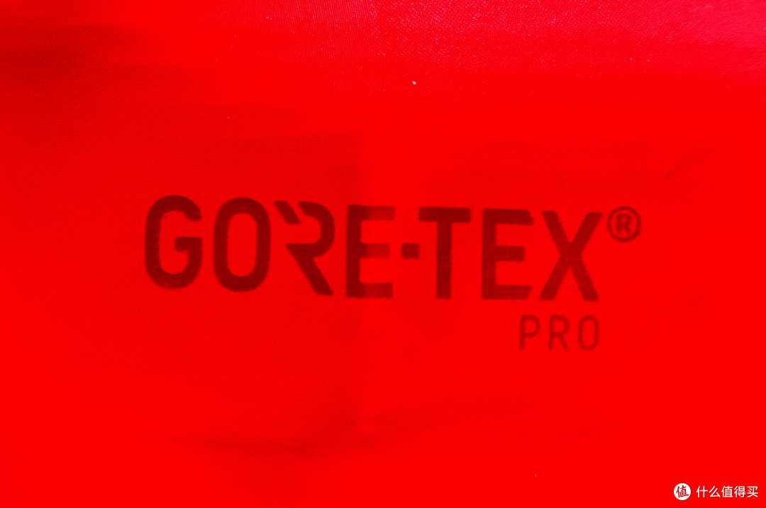 袖标上Gore-tex特写