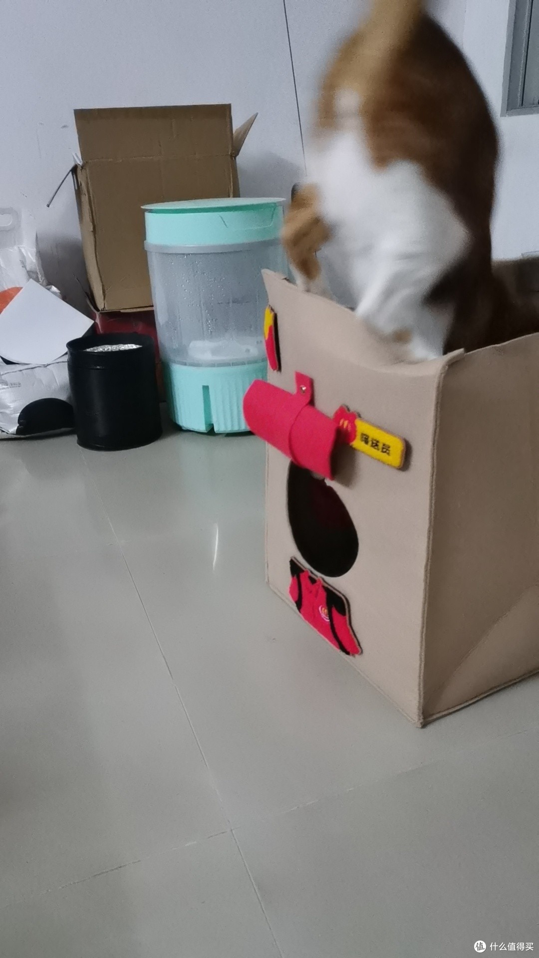 中国乡巴佬见房子被抢,飞扑过去要抢回来😂😂😂😂