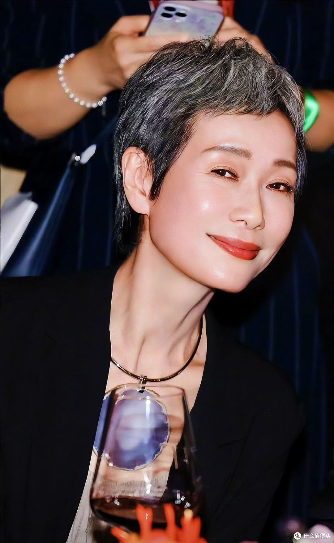 为什么我劝中年女人“胖”一点，看章小蕙就懂：比同龄人年轻太多