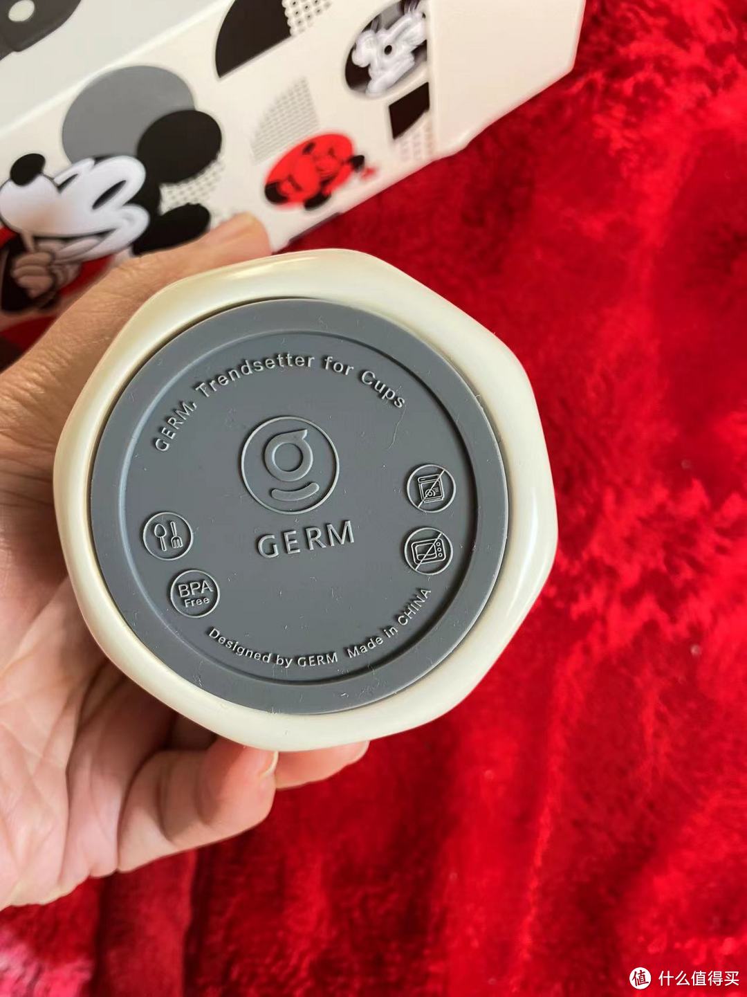 早上喝咖啡,晚上喝奶茶,迪士尼时尚联名,随时随地享受美味!