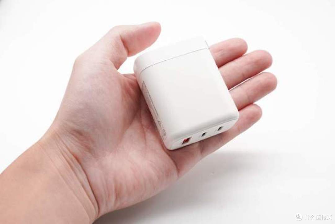 一微星65W 2C1A充电器评测:超小体积,93%高效率