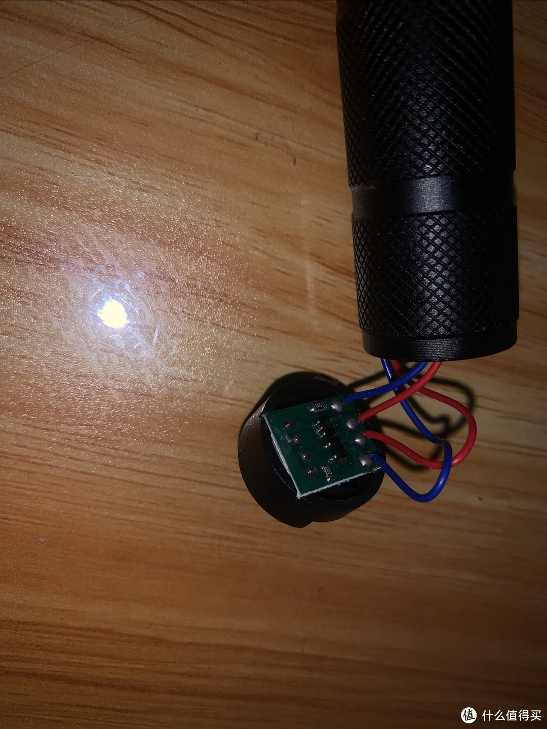 神鱼x6手电筒更换18650电池教程