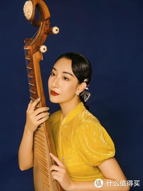 「弹琵琶」:传统艺术的现代魅力
