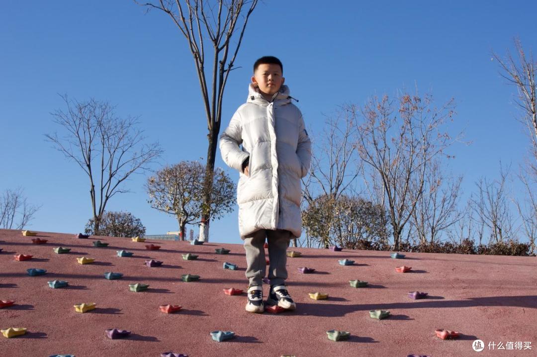 给儿童买保暖冬装选户外品牌更好:鹅铠甲儿童长款羽绒服分享