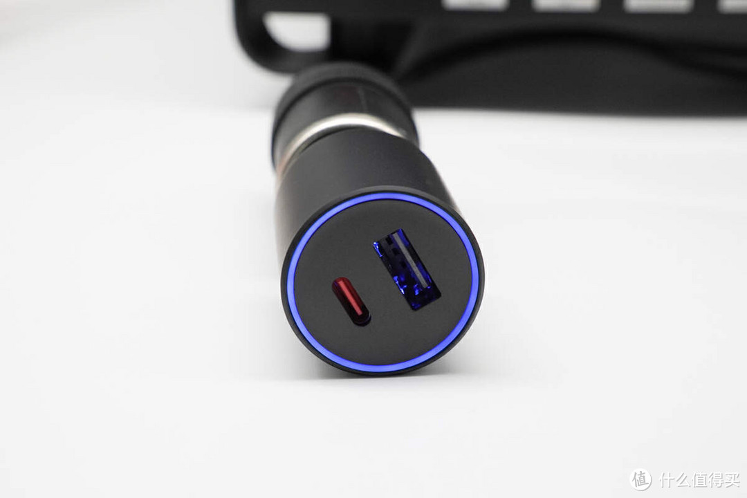 评测小米43W 1A1C 车载充电器:双USB 端口,双设备同充