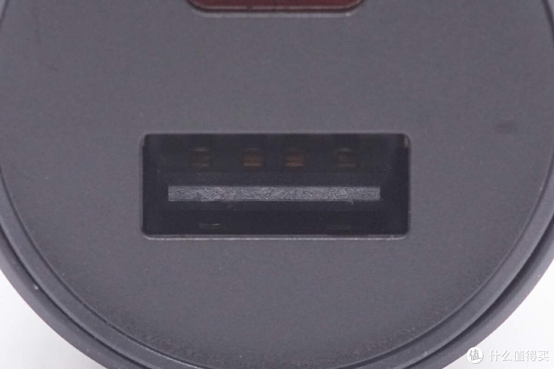 评测小米43W 1A1C 车载充电器:双USB 端口,双设备同充