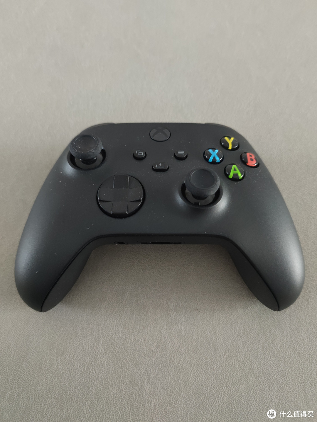 新版xbox手柄支持蓝牙，不用买连接器了