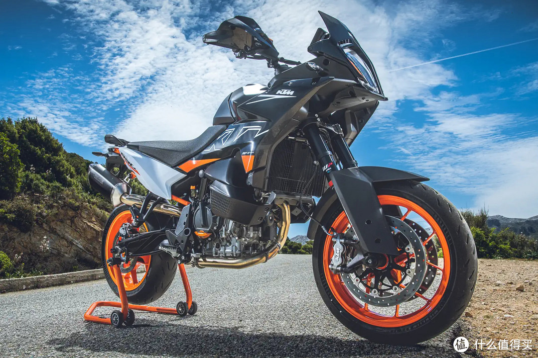 2024 KTM 890 SMT