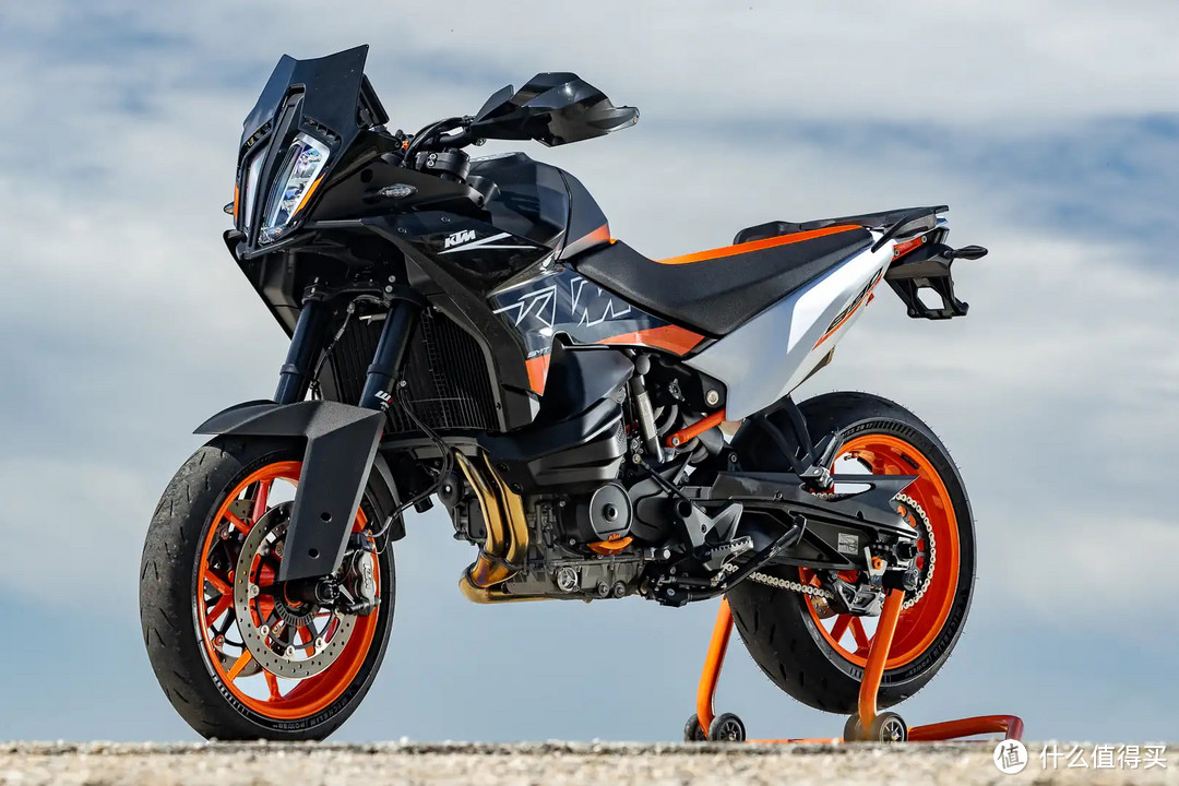 2024 KTM 890 SMT