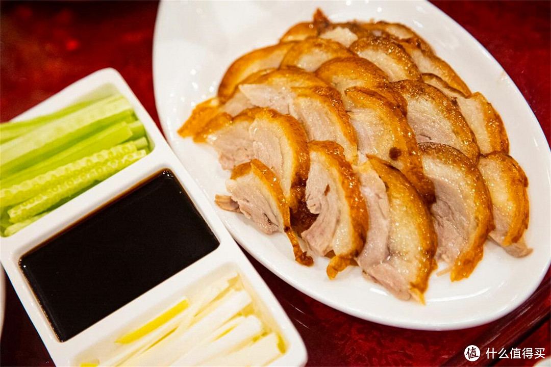 烧鹅比烤鸭更香，为何却走不出广东？这专属美食到底有啥讲究？