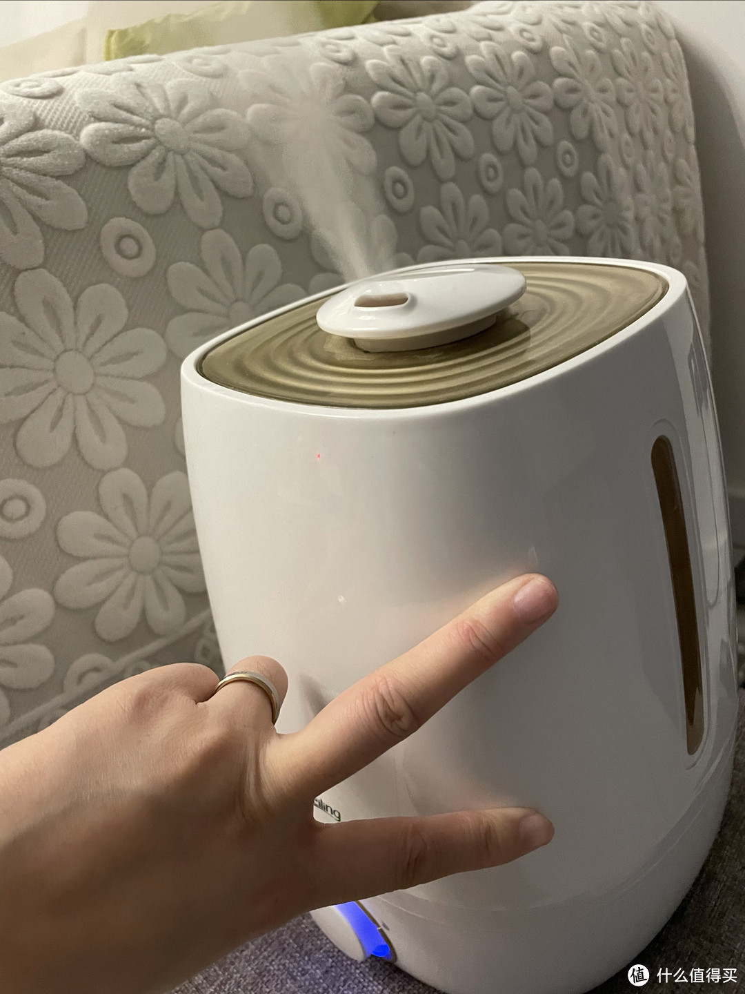 加湿器让室内空气更加清新呼吸更加舒适