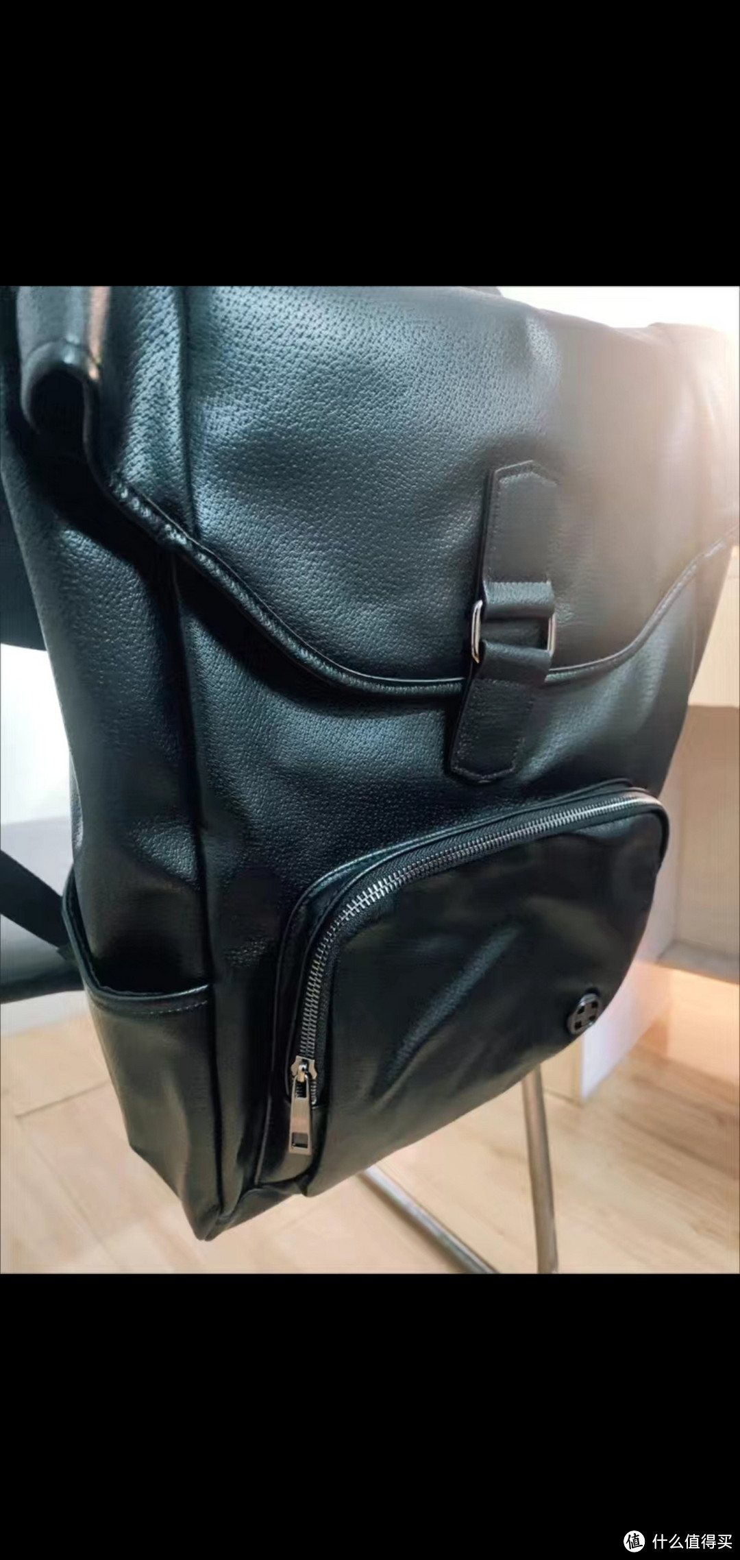 十字勋章双肩包,一款以品质和舒适为主打的背包,旨在为用户带来极致的背负体验。