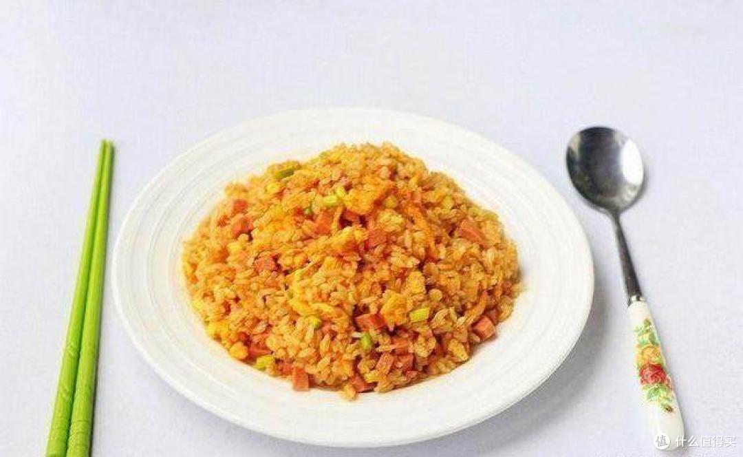 为什么每次做蛋炒饭都粘粘糊糊的,盐怎么放?