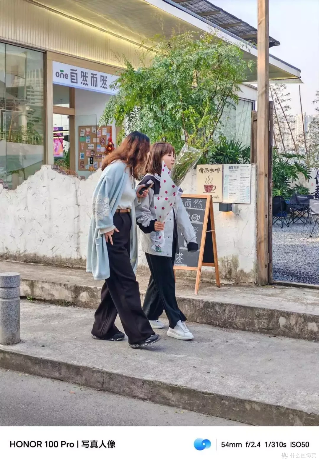 美学设计与”单反级“影像皆可兼得:荣耀100 Pro评测