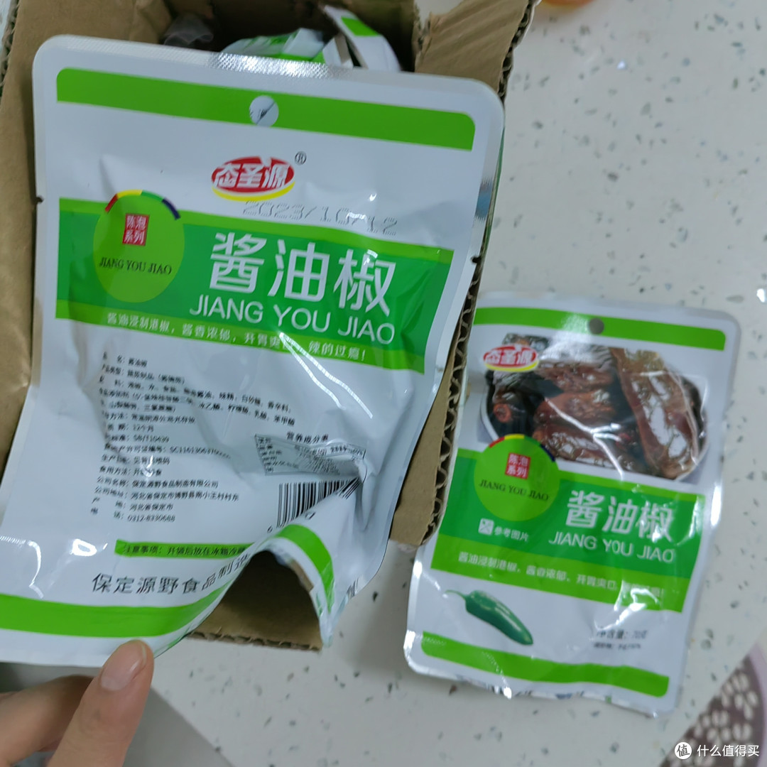 食堂的饭快吃腻了给自己买了点辣椒下饭吃