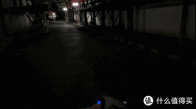 夜跑、骑行，无惧黑暗，1800流明！一款轻量化的感应头灯，迷你小金刚务本E7！