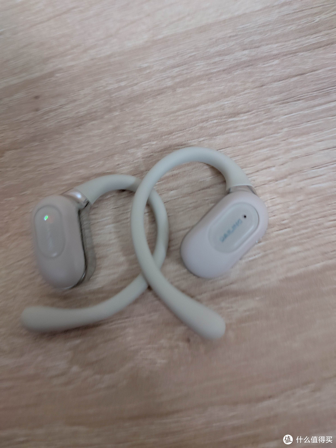 戴灵OS2开放式蓝牙耳机，佩戴体验超棒，耳朵不再疼痛