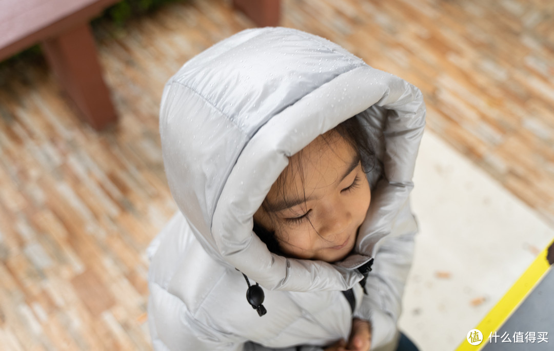 时尚漂亮又保温防雨，易穿易收纳宝宝最爱的天石鹅铠甲羽绒服