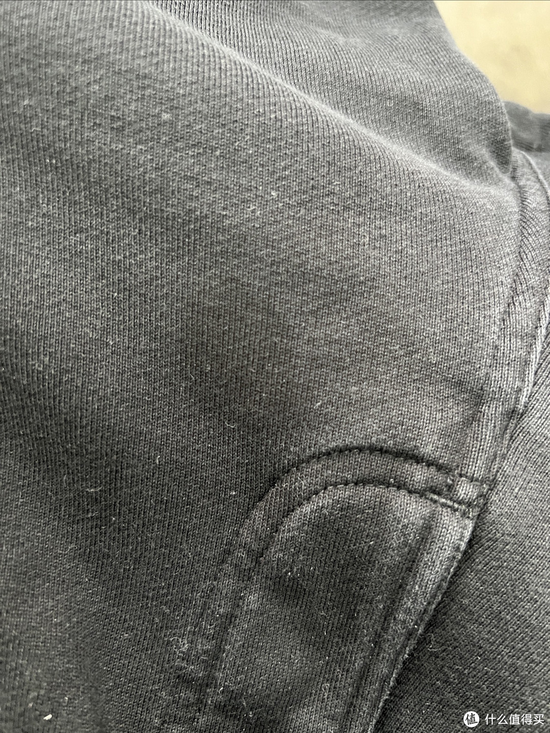 可以看到裤子上面大片的油渍。所以清洗还是一个大工程。