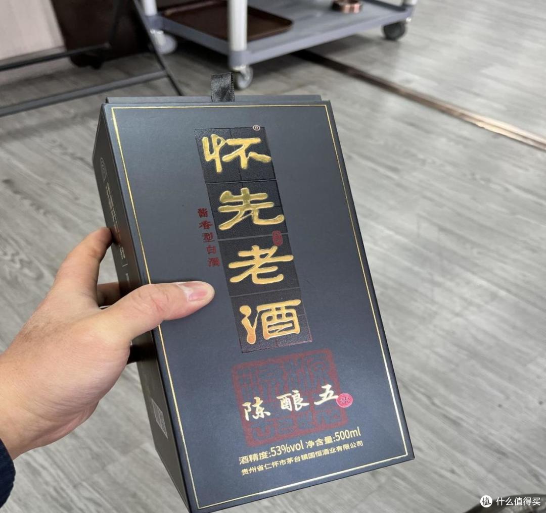 五粮液“永不分梨”酒,梨子要比酒瓶大,是怎么整个装进去的呢?_白酒_什么值得买