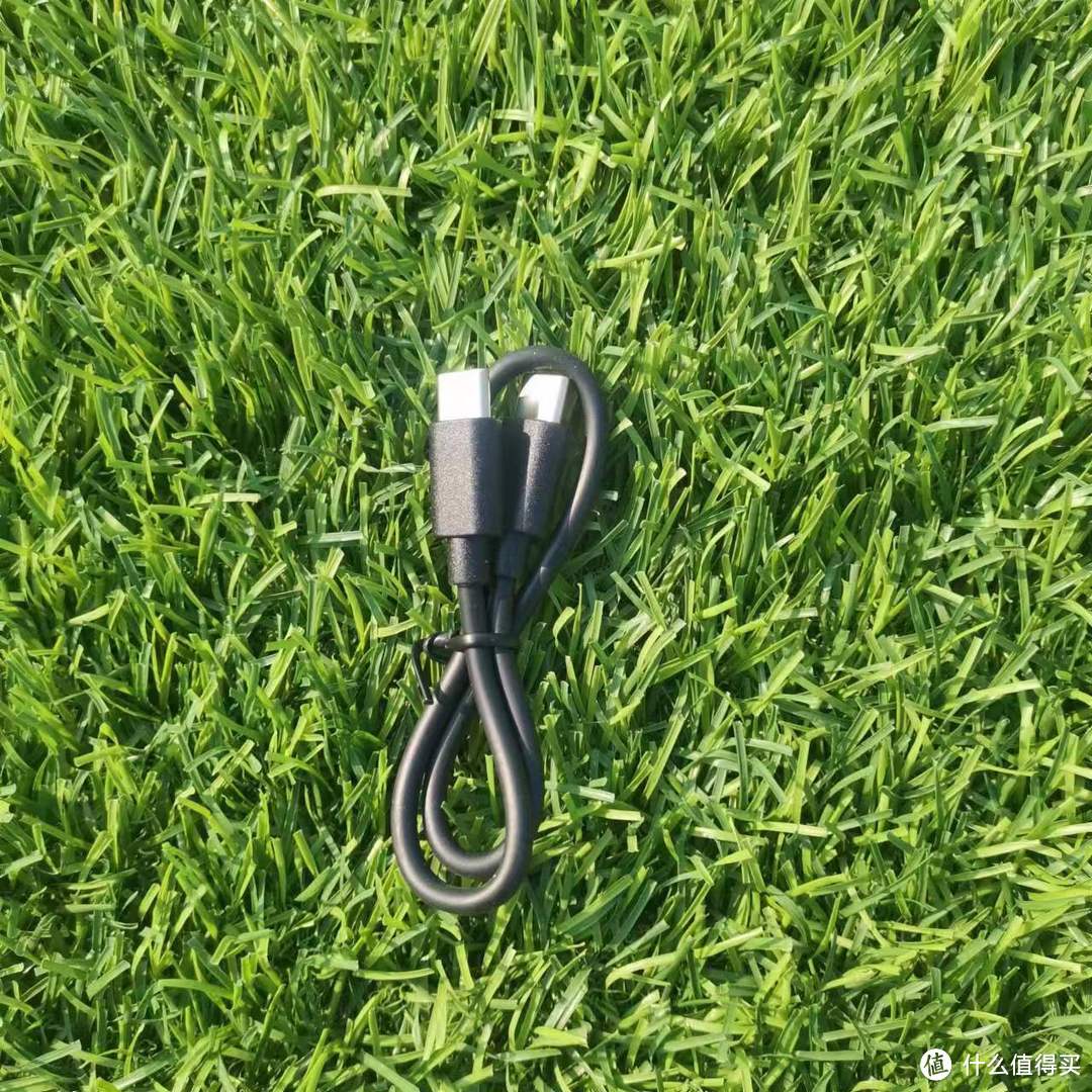 黑鲨苹果磁吸无线充电宝:实用与美观的完美结合