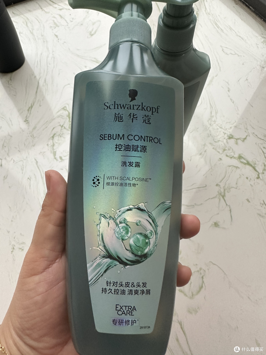 告别油腻头发，施华蔻控油洗护套装帮你轻松实现！