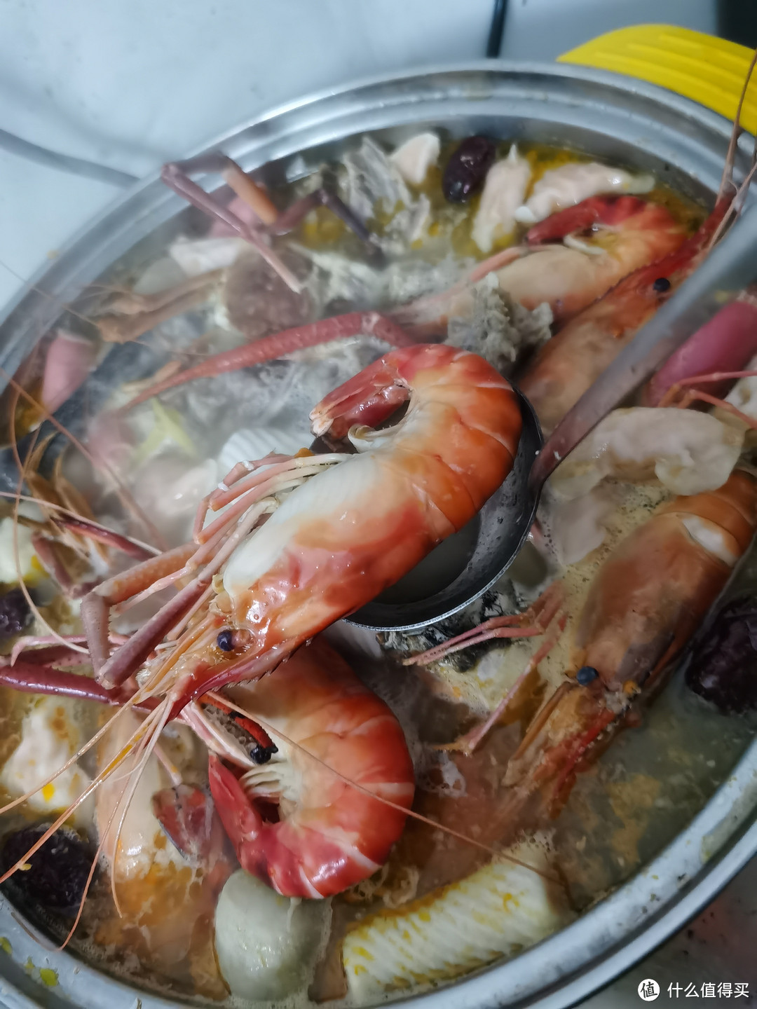 周末来餐罗氏虾和螃蟹炖山地鸡