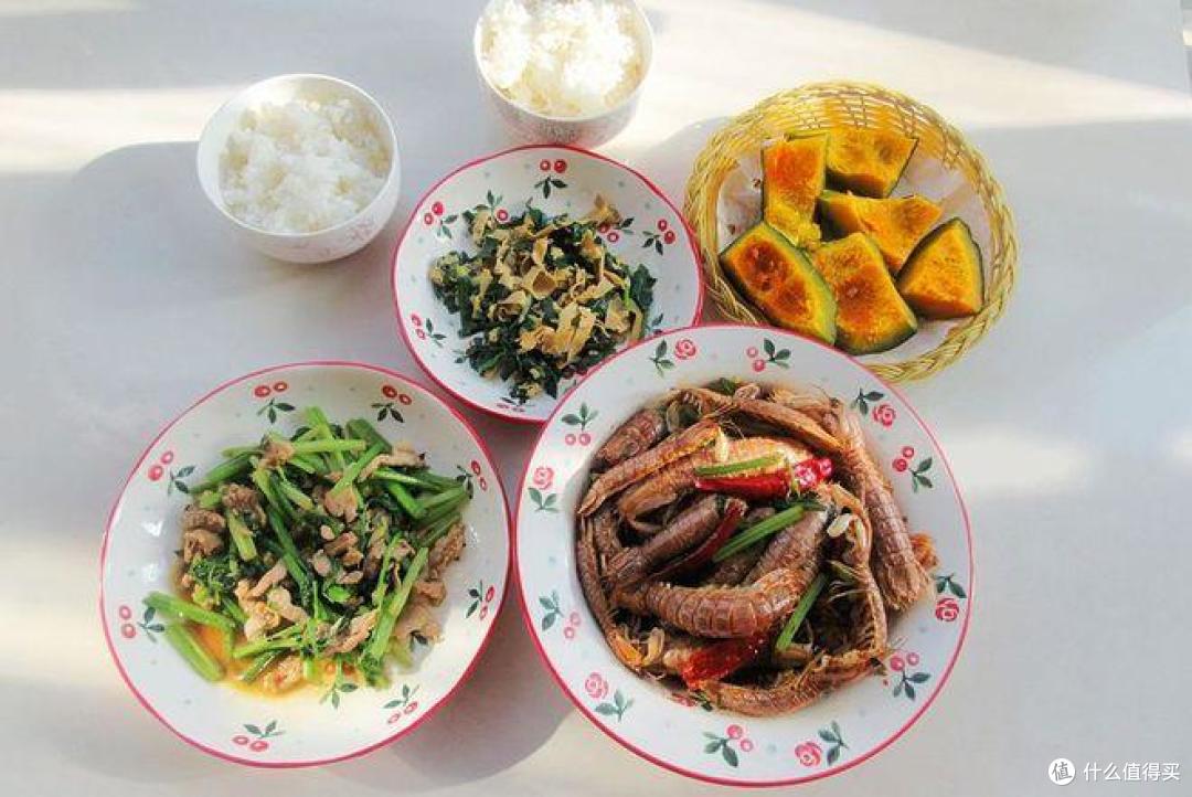 一家三口晚餐,做了3道菜,荤素搭配,开胃下饭