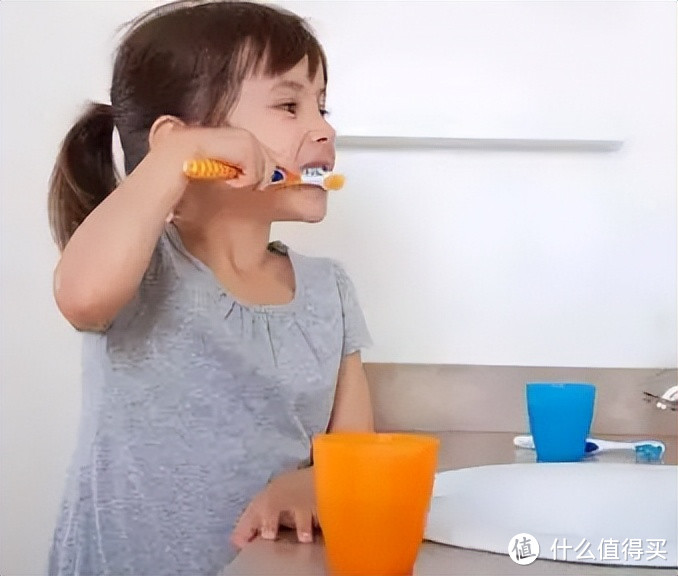 孩子刷牙该用冷水还是热水？关于宝宝刷牙，90%的妈妈都做错了
