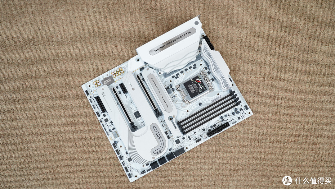 打造白色主机的完美拼图，七彩虹 iGame Z790D5 FLOW主板体验分享