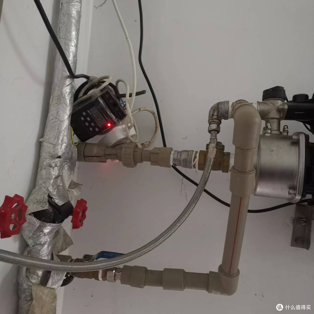 旁路设在三层半平台，但燃气热水器没装这里，因为燃气管道没做好，安在了其它楼层