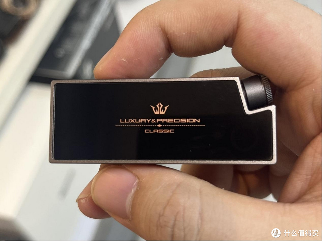 与AK HB1相比,W4更像艾利和出品?