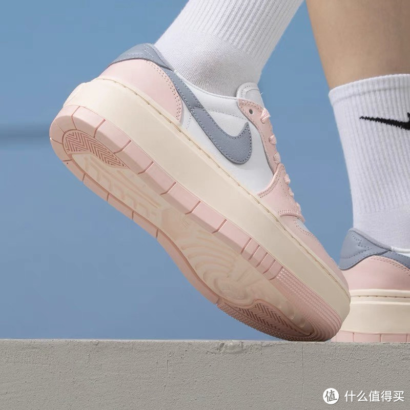 AIR JORDAN 1 ELEVATE LOW 女子运动鞋：经典与时尚的完美融合