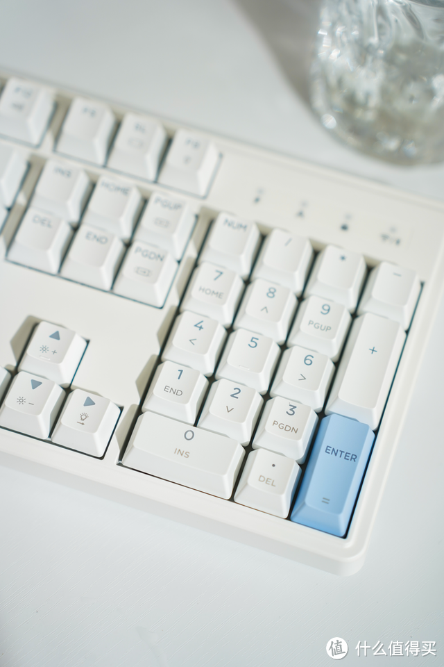 SKN九凤Plus三模机械键盘，打造专属电竞之选！