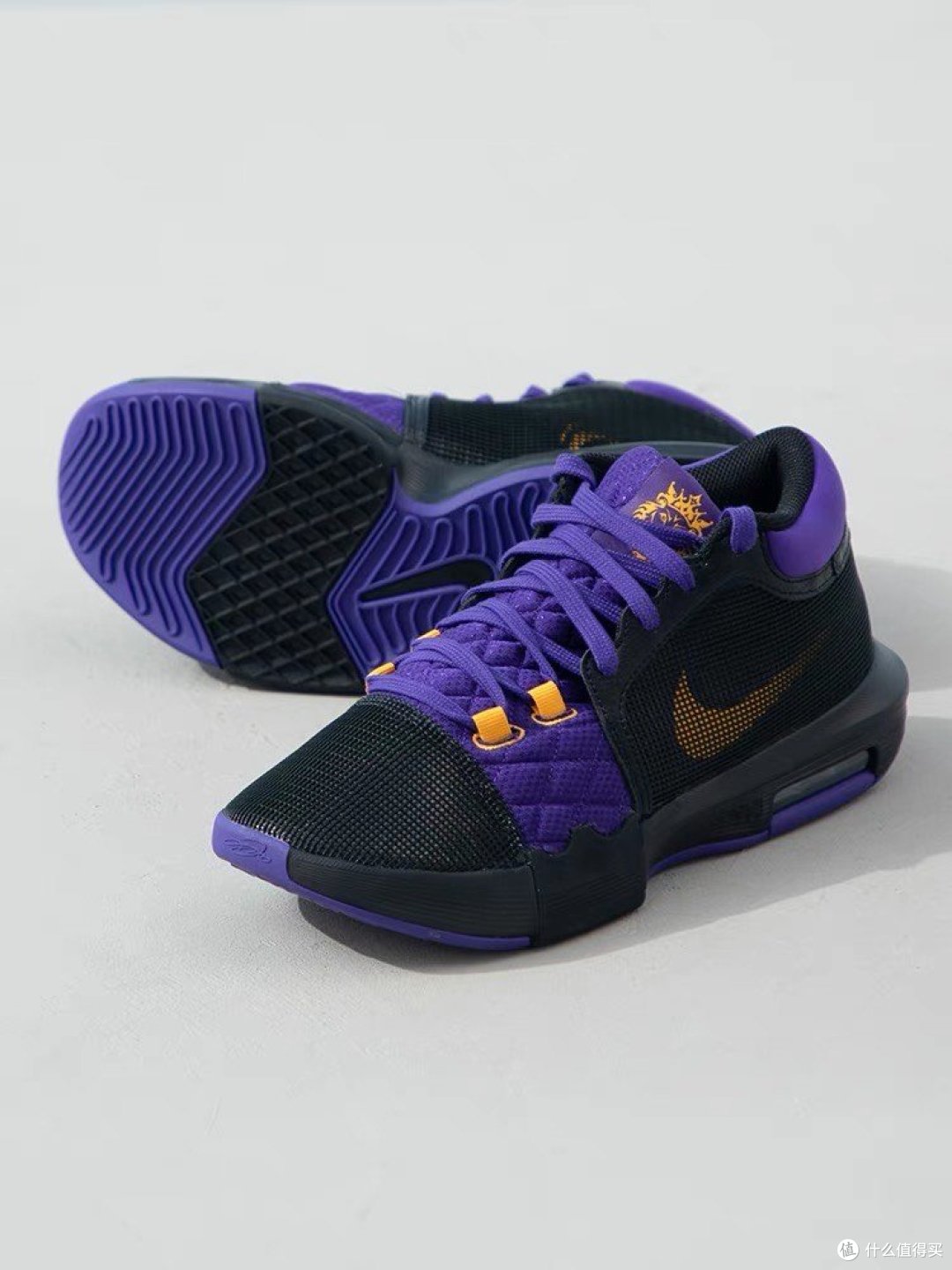 LeBron Witness VII EP男子篮球鞋：轻盈与缓震的完美结合