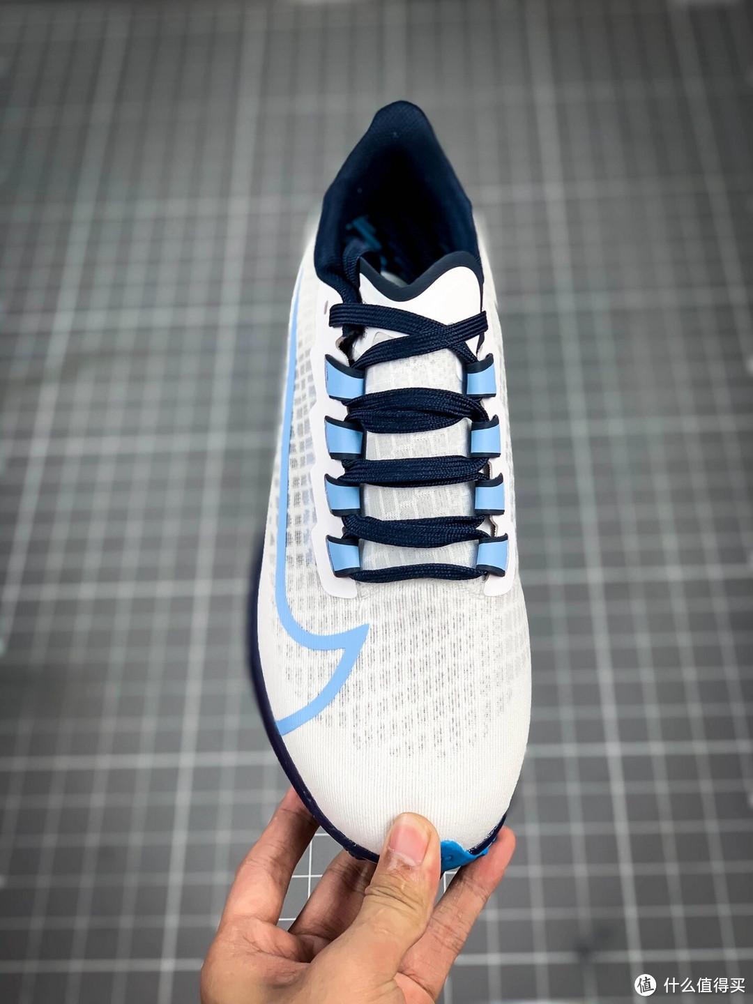 NIKE Zoom Pegasus 37 AS 登月37代：透气缓震疾速跑鞋的革新体验_跑鞋_