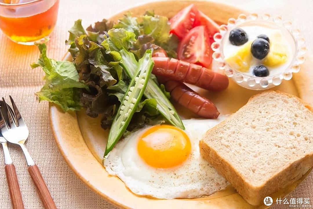 早餐应该吃什么？怎么吃最合理？早餐对代谢的影响 心三源