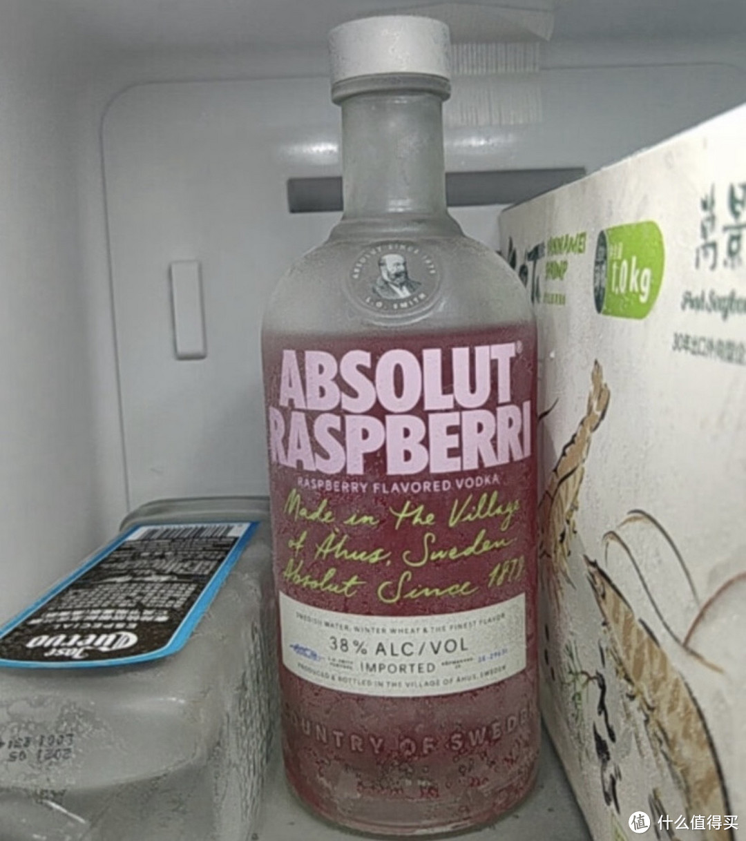 草莓味绝对 (Absolut) 伏特加，口感甜美欲罢不能!